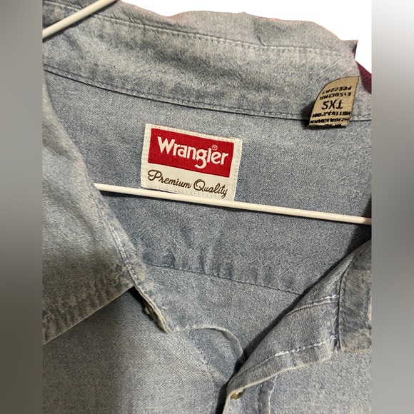 Wrangler snap down shirt - Picture 2 of 4